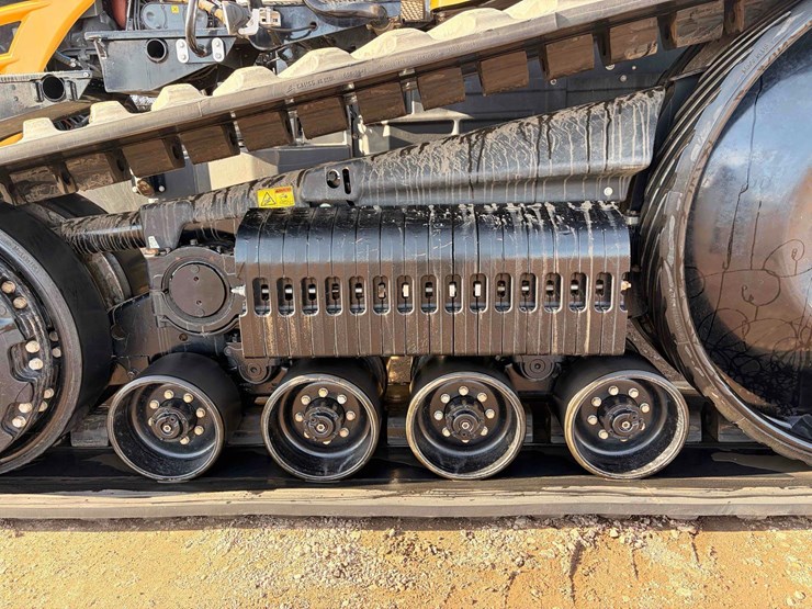 2020-agco-mt875e-large-frame-row-crop-track-tractor-image-10