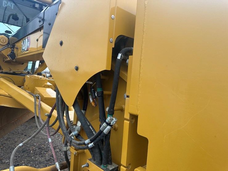 2022-caterpillar-140gc-awd-image-48