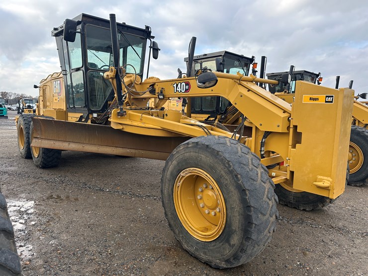 2022-caterpillar-140gc-image-2