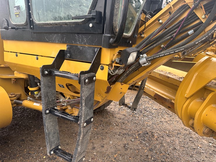 2022-caterpillar-140gc-awd-image-57