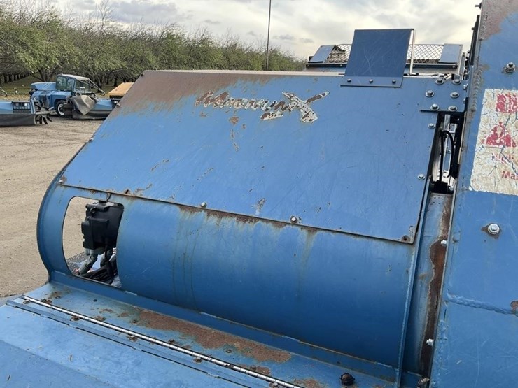 weiss-mcnair-magnum-x-s.p.-nut-harvester,-diesel-image-21