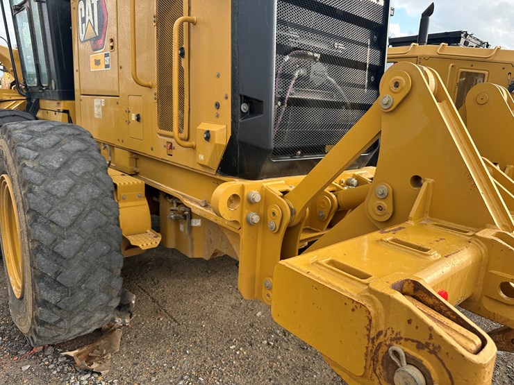 2022-caterpillar-140gc-image-21