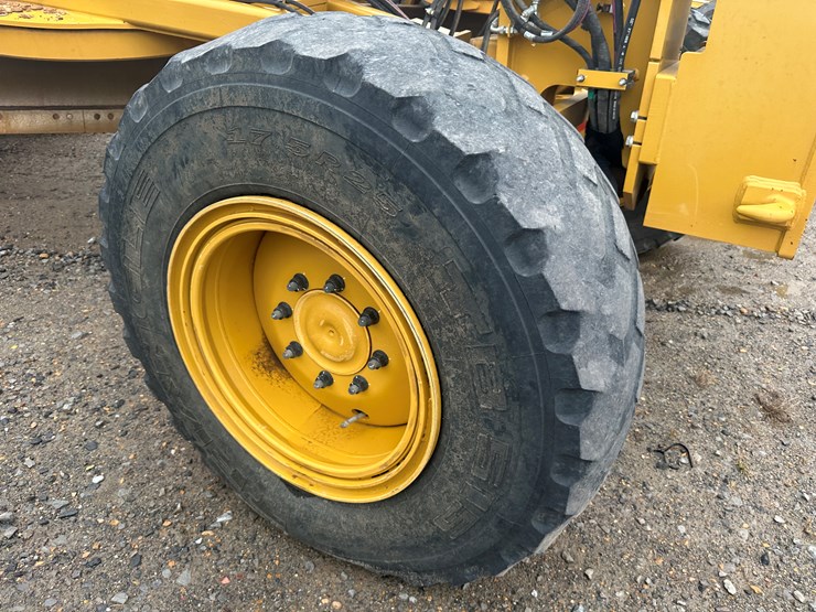 2022-caterpillar-140gc-awd-image-9