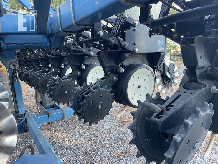 1997-kinze-2600-image-30