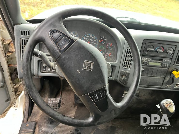 2004-international-7400-image-66