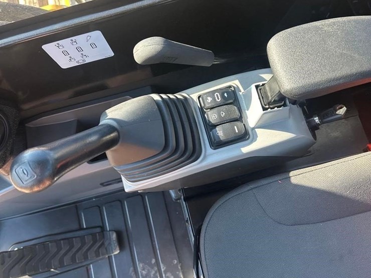 caterpillar-305.5e2-image-25