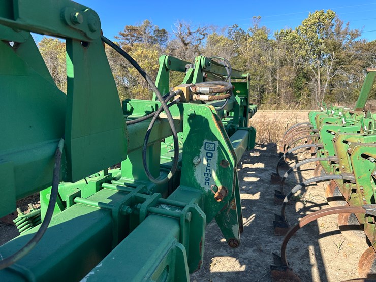 #33728-•-16-row-30"-cultivator-image-32