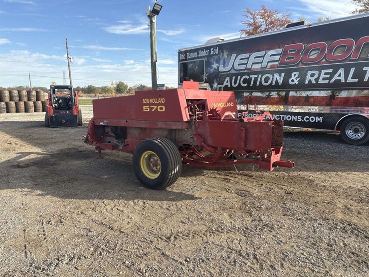 new-holland-570-image-3