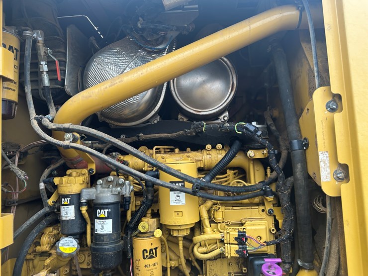2022-caterpillar-140gc-image-75