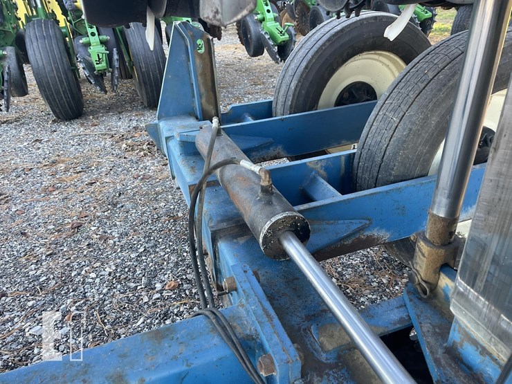 1997-kinze-2600-image-34