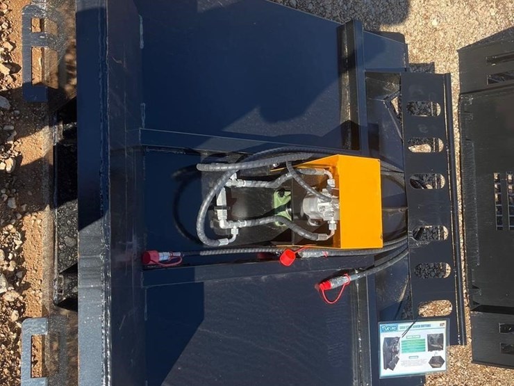 future-bc63-hydraulic-skid-steer-brush-cutters-image-3