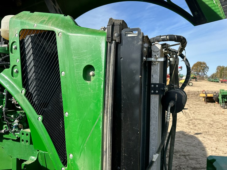 2010-john-deere-8285r-image-48
