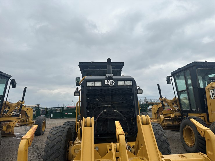 2022-caterpillar-140gc-image-21