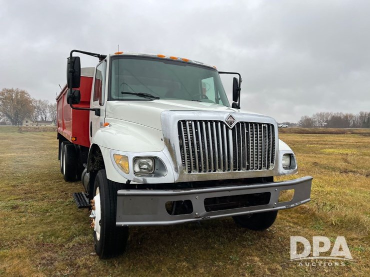 2004-international-7400-image-17