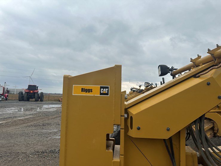 2022-caterpillar-140gc-image-40