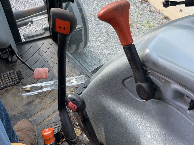 new-holland-t5060-image-8