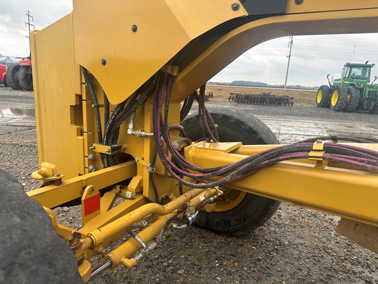 2022-caterpillar-140gc-awd-image-42