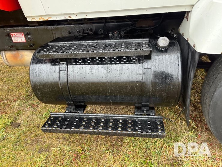 2004-international-7400-image-27