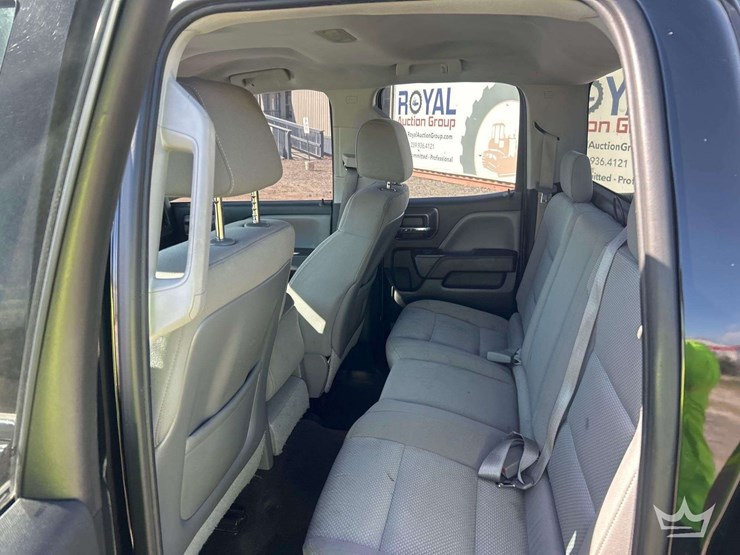 2015-chevrolet-silverado-1500-crew-cab-pickup-truck-image-17