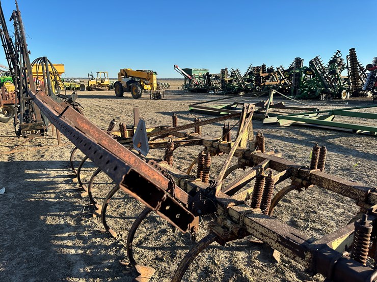 #33753-•-chisel-plow-image-19