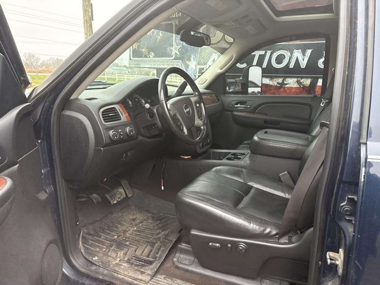 2008-gmc-3500-image-13