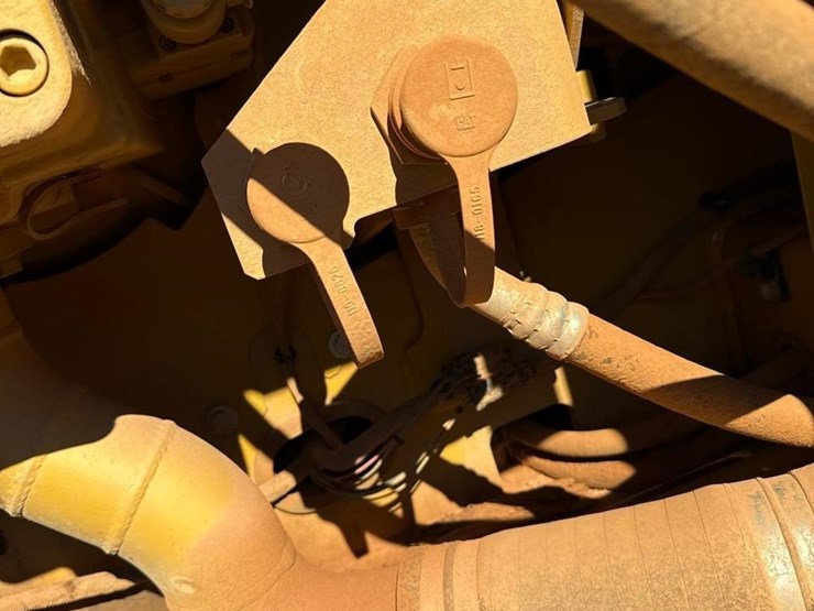 2022-caterpillar-320-image-24