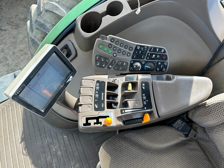 2010-john-deere-8360r-image-59