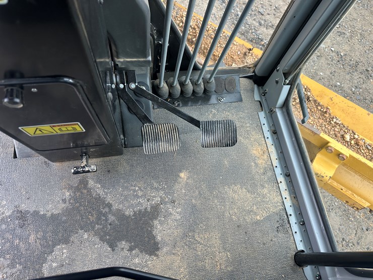 2022-caterpillar-140gc-image-88