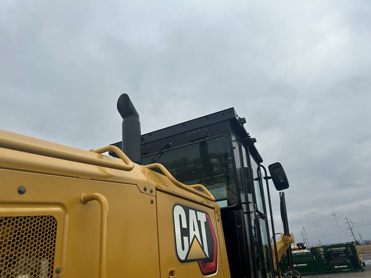 2022-caterpillar-140gc-image-62