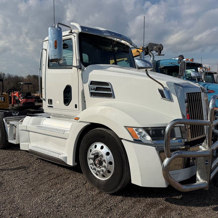 2017 WESTERN STAR 5700XE