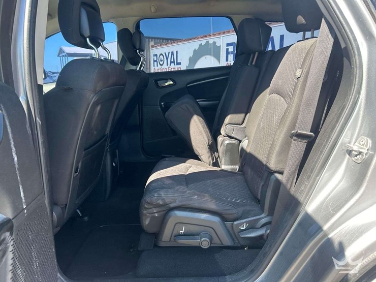 2015-dodge-journey-sxt-image-12