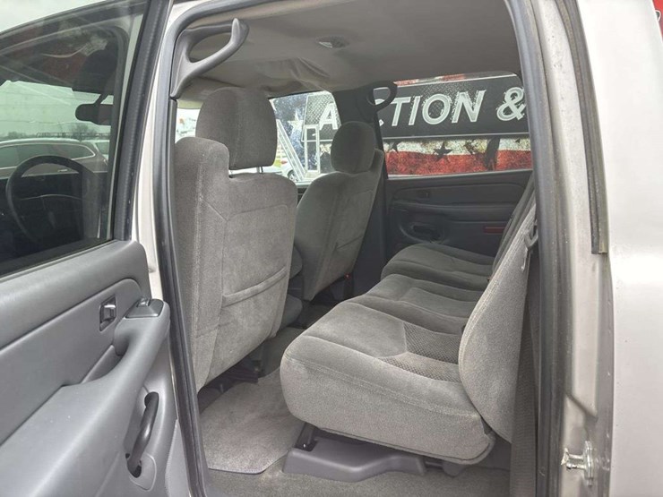 2006-chevrolet-k2500-image-15