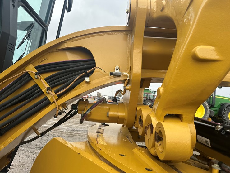 2022-caterpillar-140gc-image-52