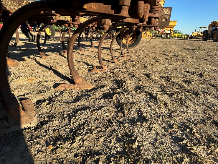 #33753-•-chisel-plow-image-16