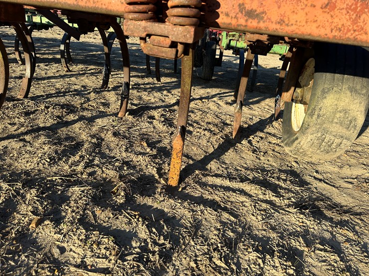 #33755-•-8'-chisel-plow-image-10