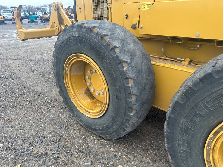 2022-caterpillar-140gc-awd-image-11