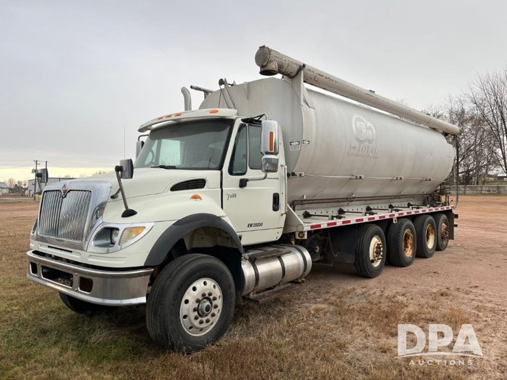 2005-international-7600-image-1