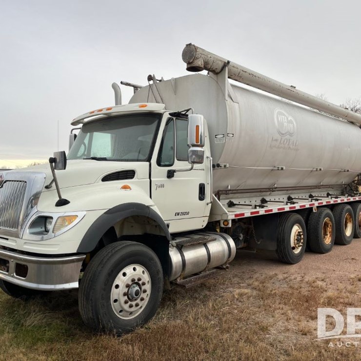 2005 INTERNATIONAL 7600