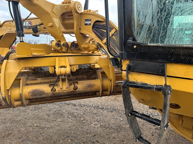 2022-caterpillar-140gc-image-27