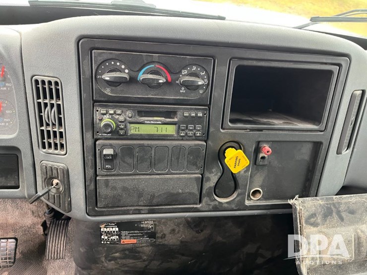 2004-international-7400-image-69