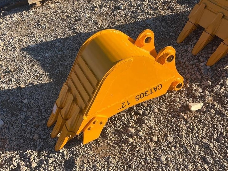cat305-12in-excavator-buctet-image-1