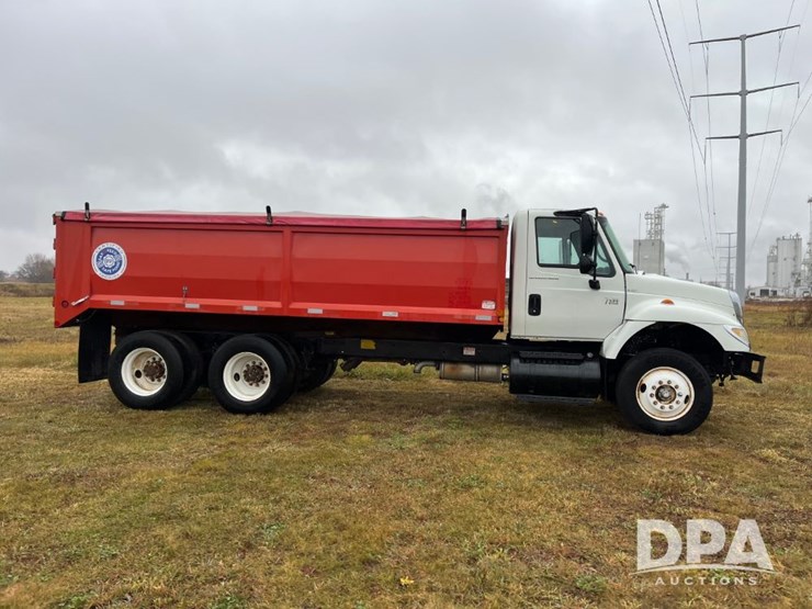 2004-international-7400-image-3