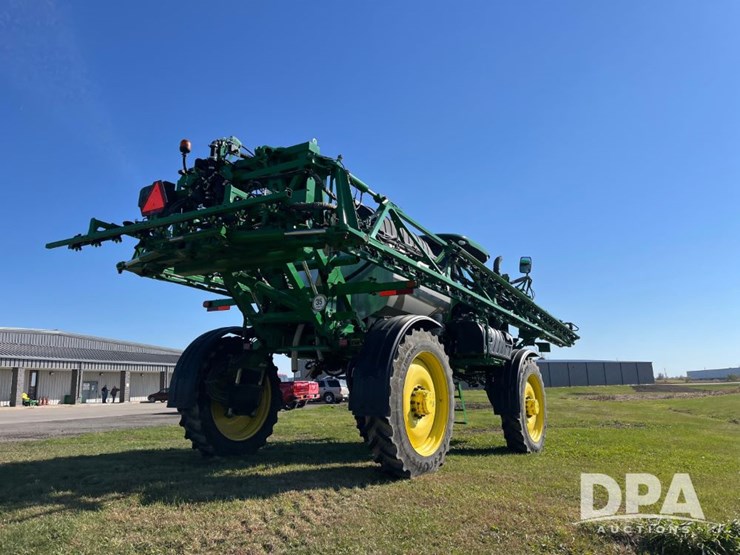 2021-john-deere-r4044-image-13