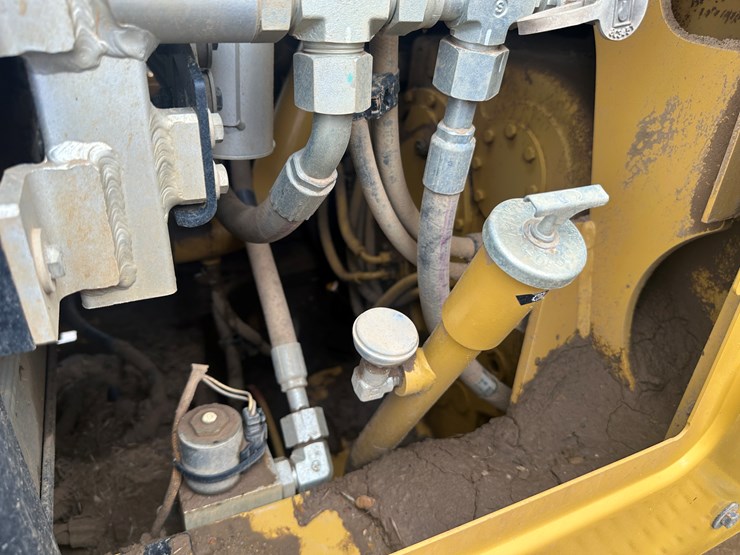 2022-caterpillar-140gc-image-71