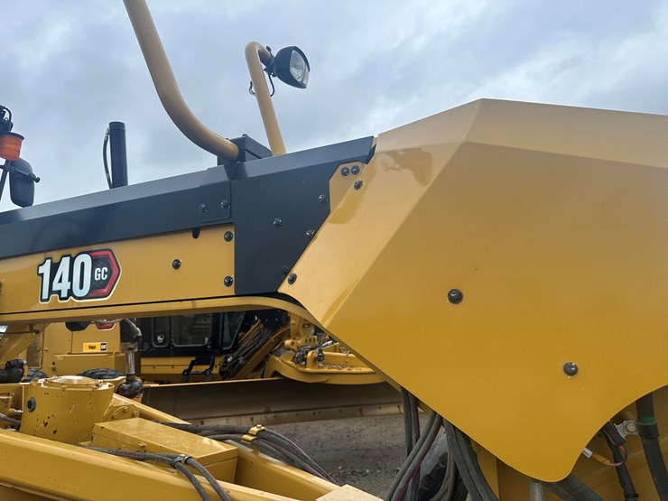 2022-caterpillar-140gc-awd-image-50