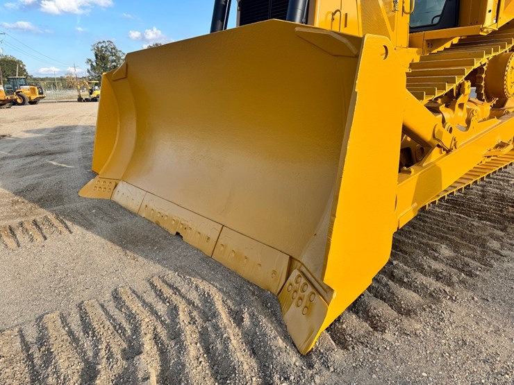 2019-caterpillar-d8t-image-41