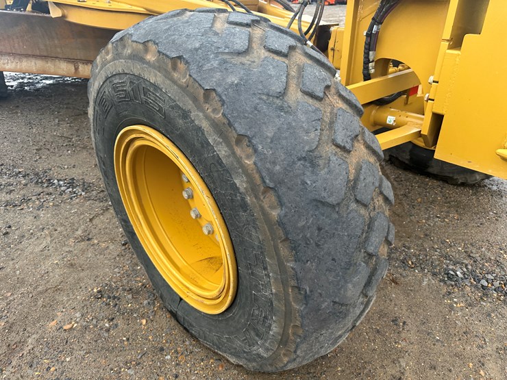 2022-caterpillar-140gc-image-9