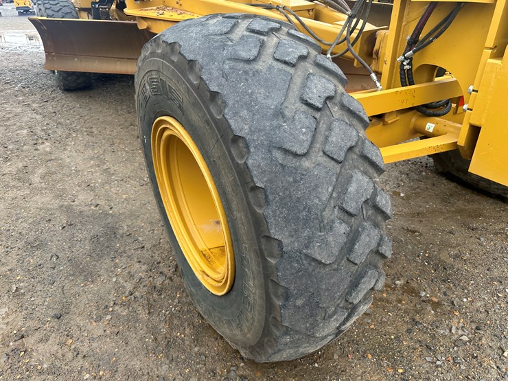 2022-caterpillar-140gc-image-9