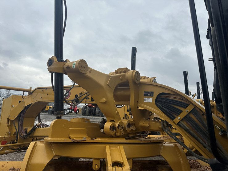 2022-caterpillar-140gc-image-34