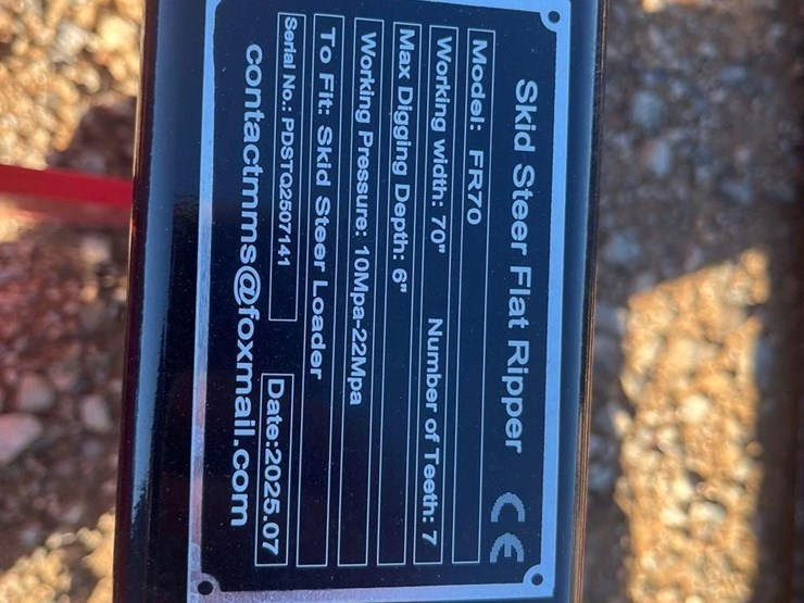 future-70in-hydraulic-skid-steer-flat-ripper-image-4